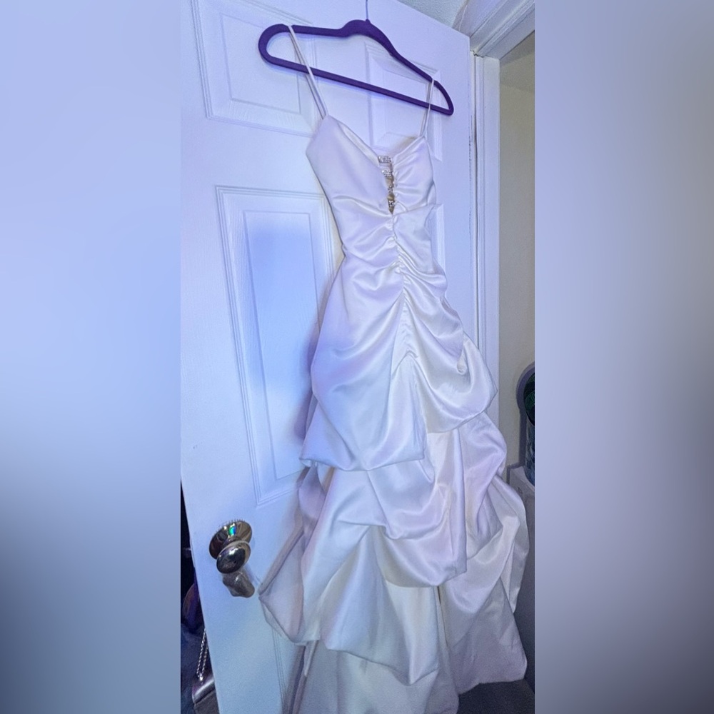 Masquerade Elegant White Lace-Up Dress